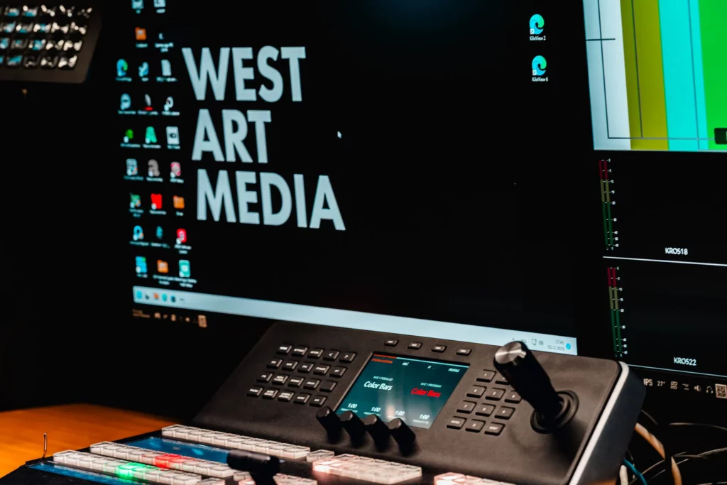Wóz transmisyjny West Art Media przygotowany do wydarzenia